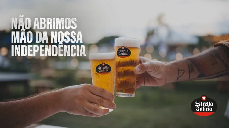 Brindis de copas de Estrella Galicia